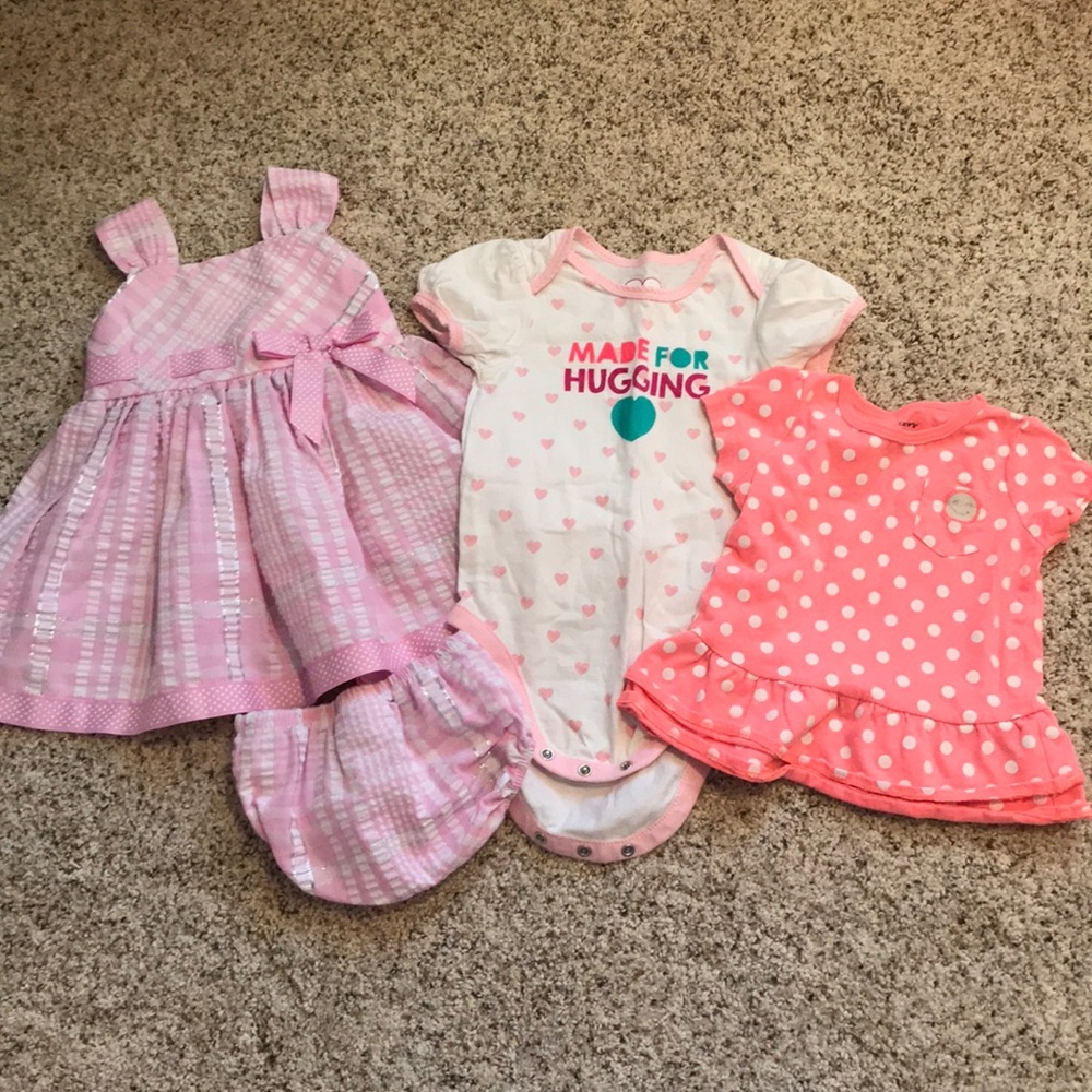 • Bundle of Girls Clothes •